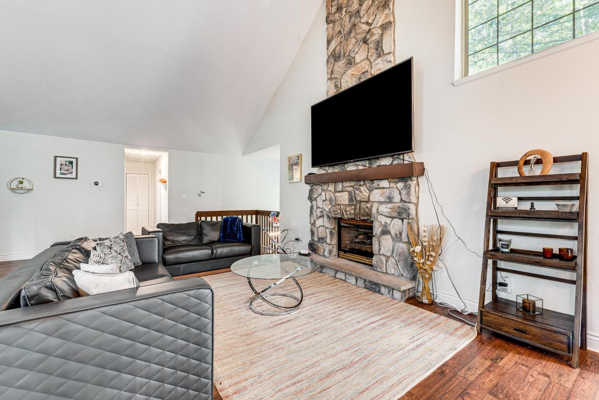 Family In Big Bass With Fire Pit And Deck! Holiday home *