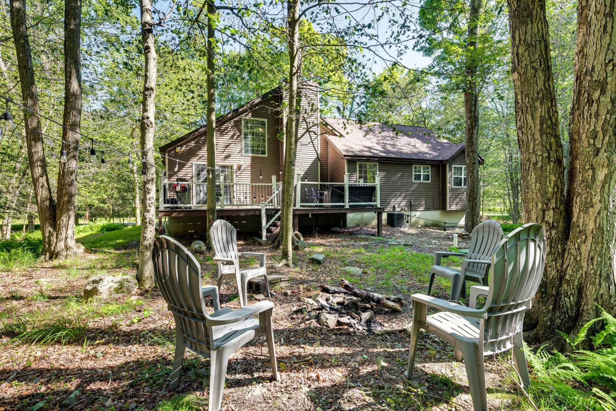 Holiday home Family In Big Bass With Fire Pit And Deck! Lehigh
