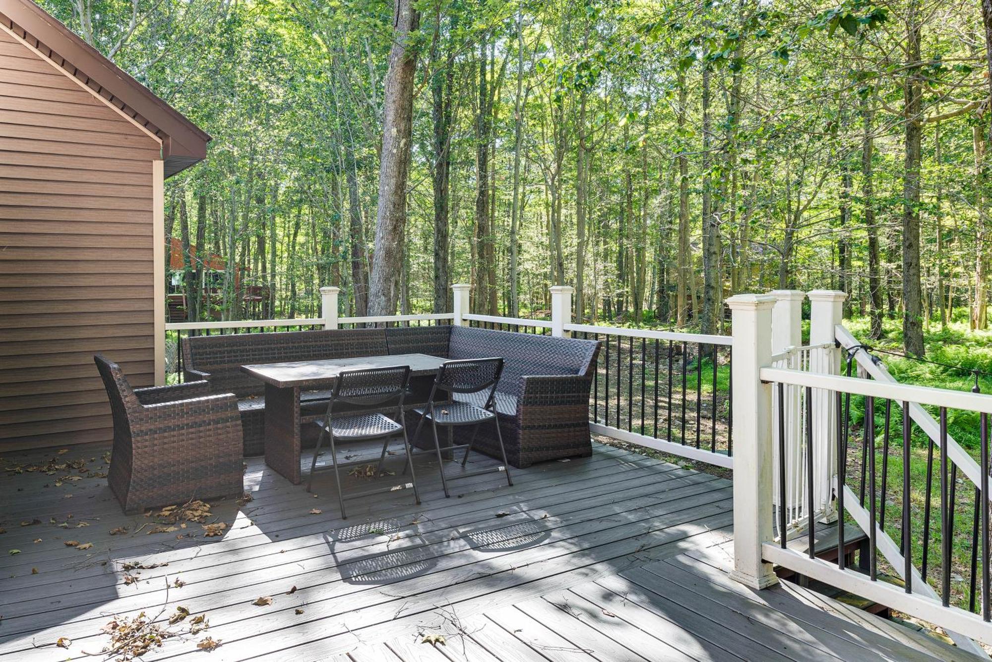 Family In Big Bass With Fire Pit And Deck!