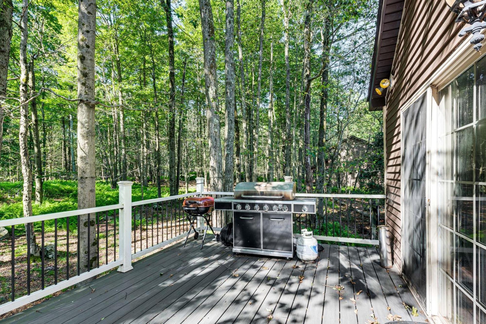 Family In Big Bass With Fire Pit And Deck! Holiday home