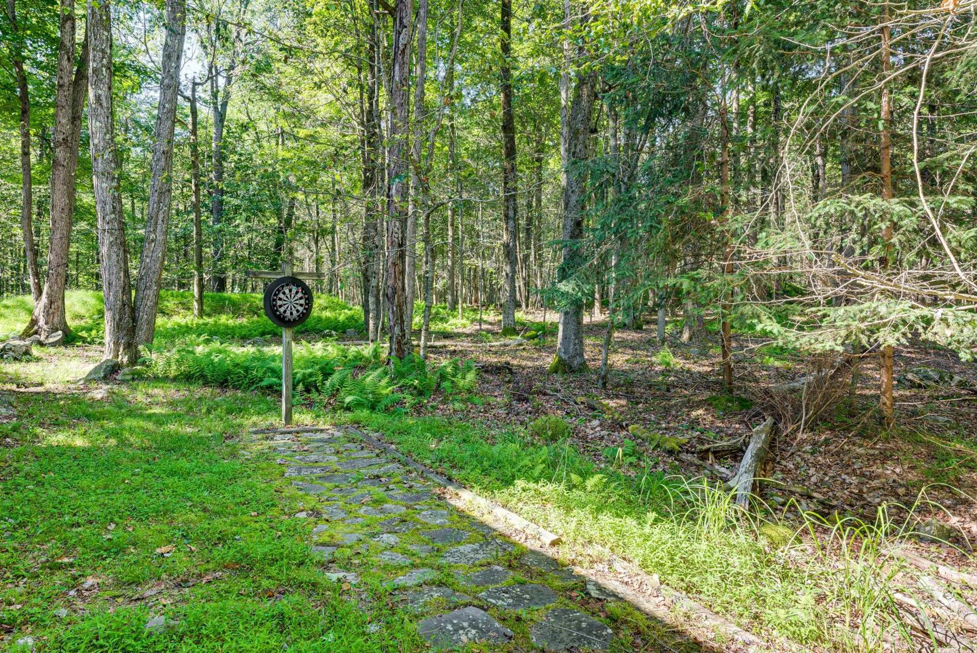 Family In Big Bass With Fire Pit And Deck! Holiday home Lehigh